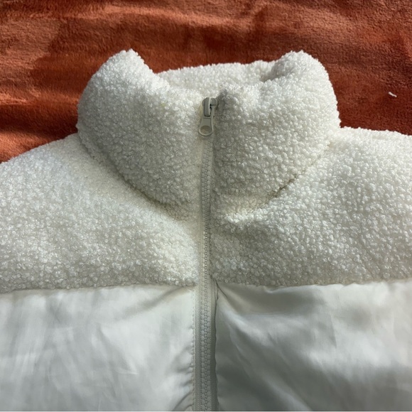White Puffer Vest - Picture 5 of 7
